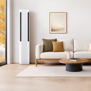 베이지톤 거실에 휘센 사계절 에어컨이 배치된 이미지.