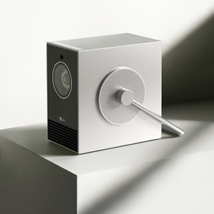 LG 26년형 시네빔 큐브가 배치된 단상 이미지