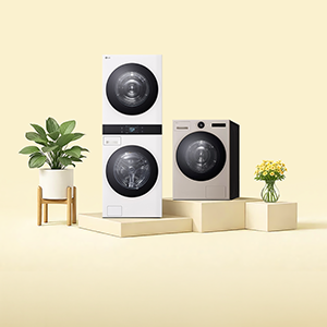 베이지 톤 배경의 배너로 오른쪽에는 LG 트롬 트루스팀 세탁기와 건조기가 상하로 배치되어 있고 옆에 화분이 놓여 있다.